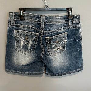 Women’s Miss Me mid-rise east jean shorts size 27